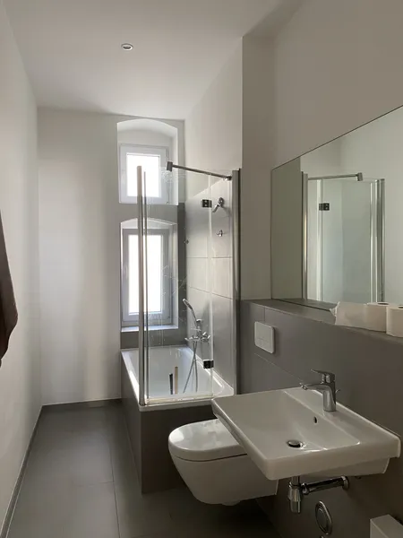 3 Zimmerwohnung mit Einbauküche, Wannenbad und Balkon — photo 1